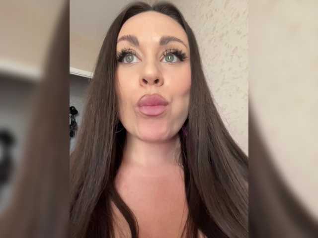 -Hennessy-'s BongaCams show and profile