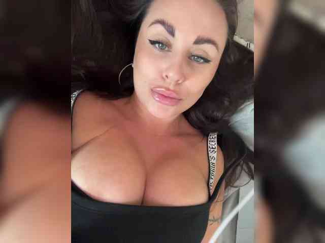 -Hennessy- Live Webcam on BongaCams