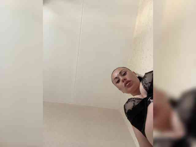 -Hennessy- webcam