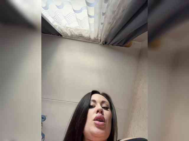 -Hennessy- Live Webcam on BongaCams