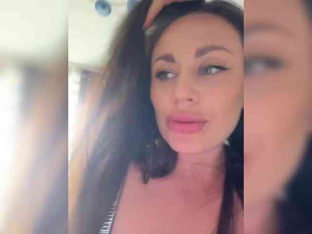 -Hennessy- webcam