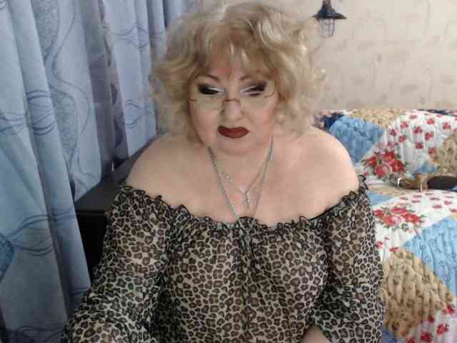 livingnextdoor Live Webcam on BongaCams