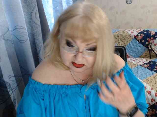 livingnextdoor Live Webcam on BongaCams