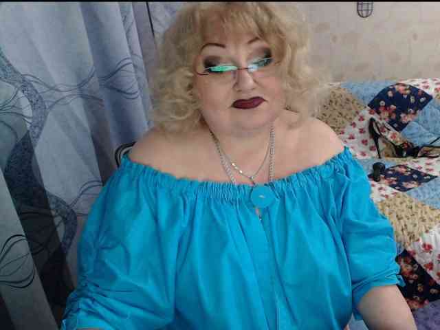 livingnextdoor Live Webcam on BongaCams