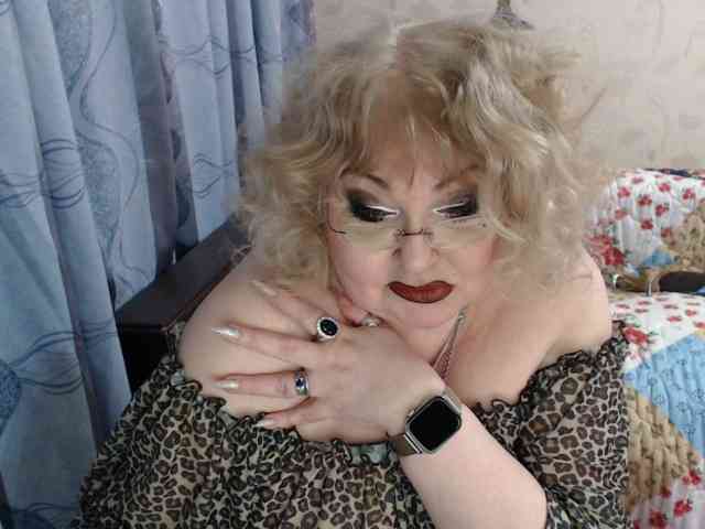 livingnextdoor Live Webcam on BongaCams