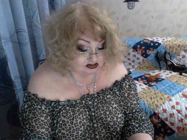 livingnextdoor Live Webcam on BongaCams