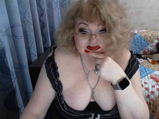 livingnextdoor Live Webcam on BongaCams