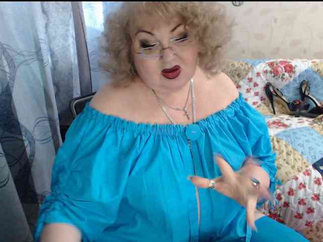 livingnextdoor Live Webcam on BongaCams