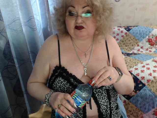 livingnextdoor Live Webcam on BongaCams