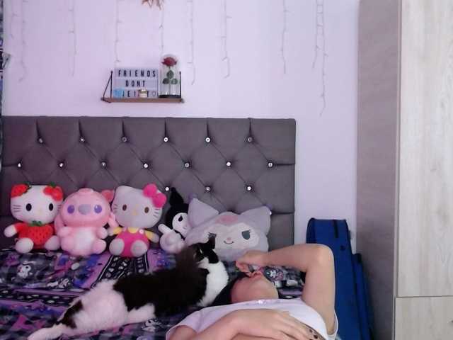 Catmila webcam bongacams model stream image