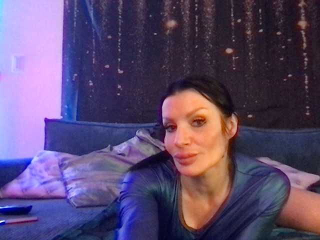 madamedecuir's BongaCams show and profile