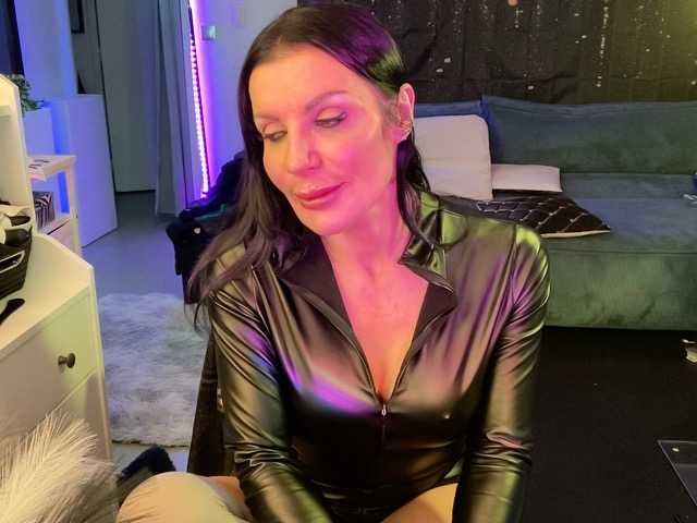 madamedecuir's BongaCams show and profile