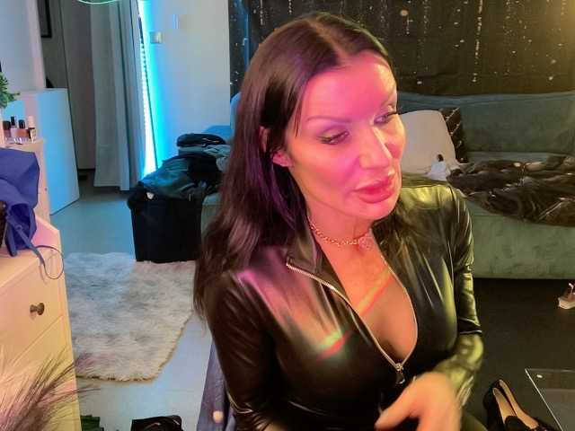 madamedecuir's BongaCams show and profile