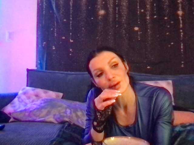 madamedecuir's BongaCams show and profile