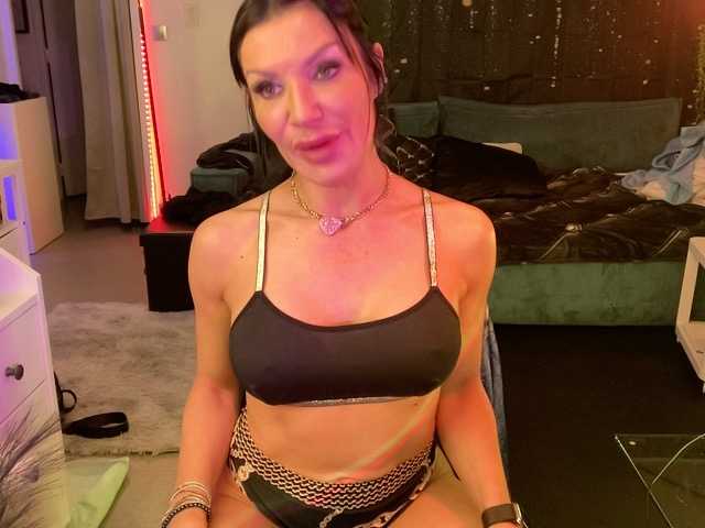 madamedecuir's BongaCams show and profile