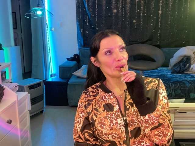 madamedecuir's BongaCams show and profile