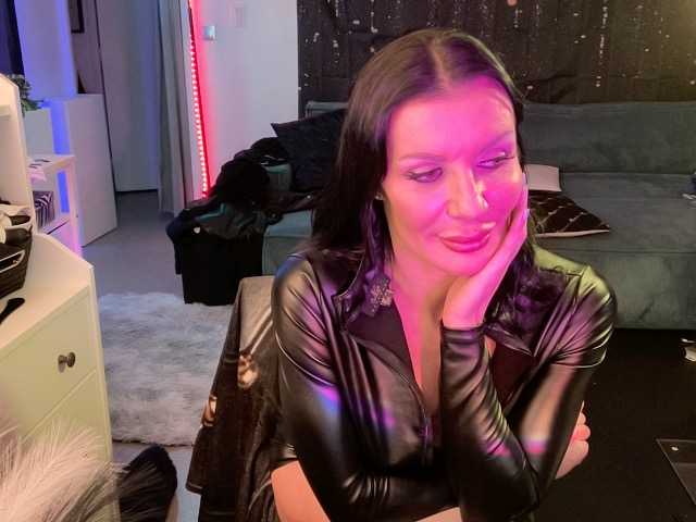 madamedecuir's BongaCams show and profile