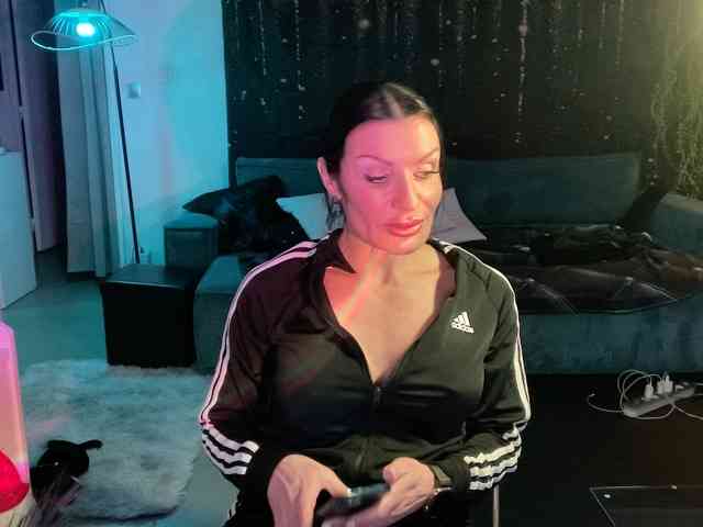 madamedecuir Live Webcam on BongaCams