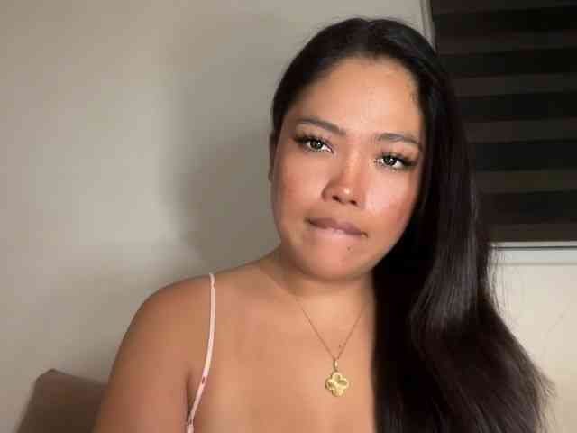 evabuntog Live Webcam on BongaCams