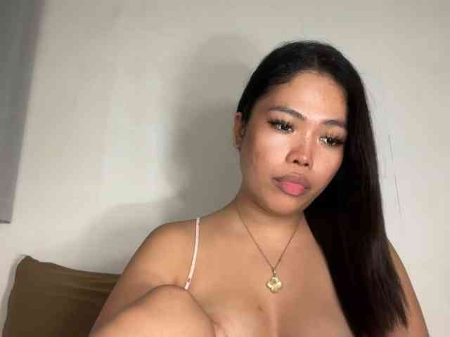evabuntog Live Webcam on BongaCams