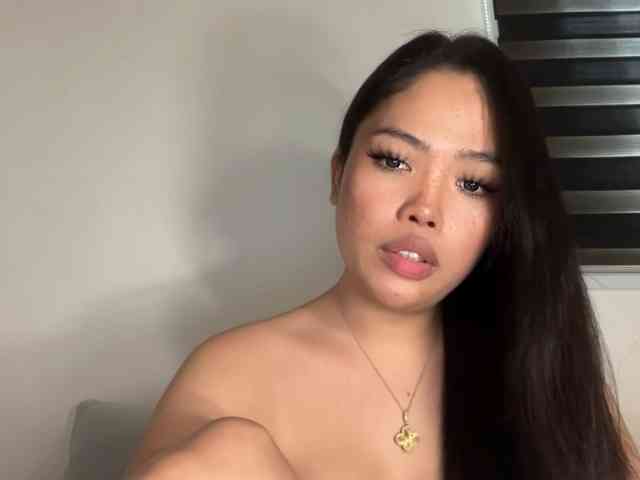evabuntog Live Webcam on BongaCams