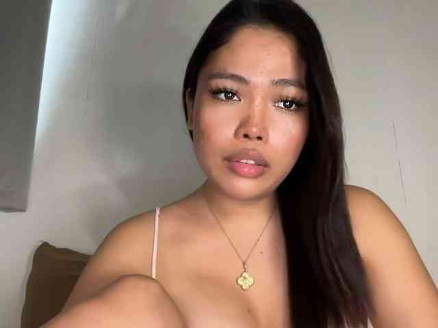 evabuntog Live Webcam on BongaCams