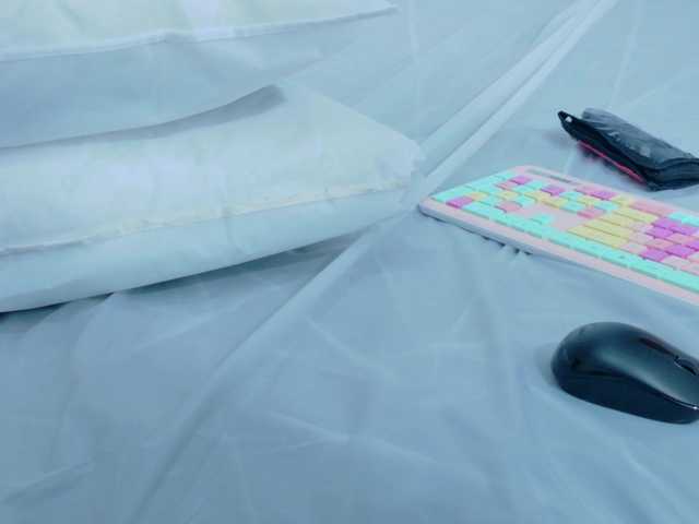 yourcuteneighbourr's BongaCams show and profile