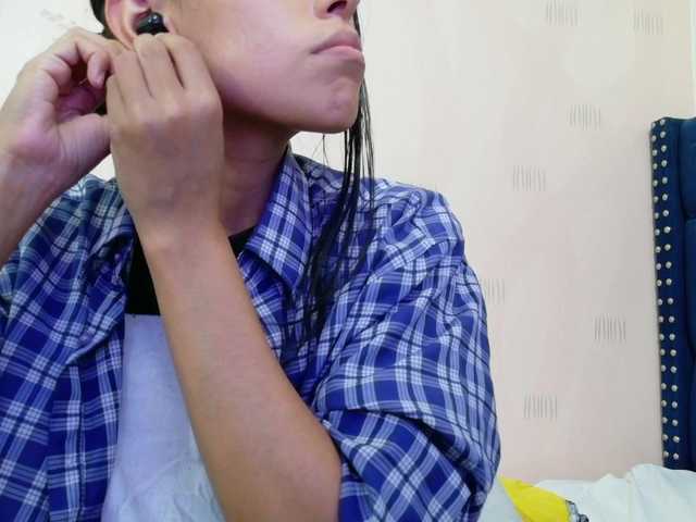 yourcuteneighbourr's BongaCams show and profile