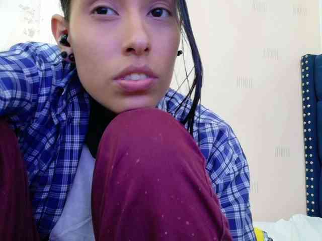 yourcuteneighbourr webcam