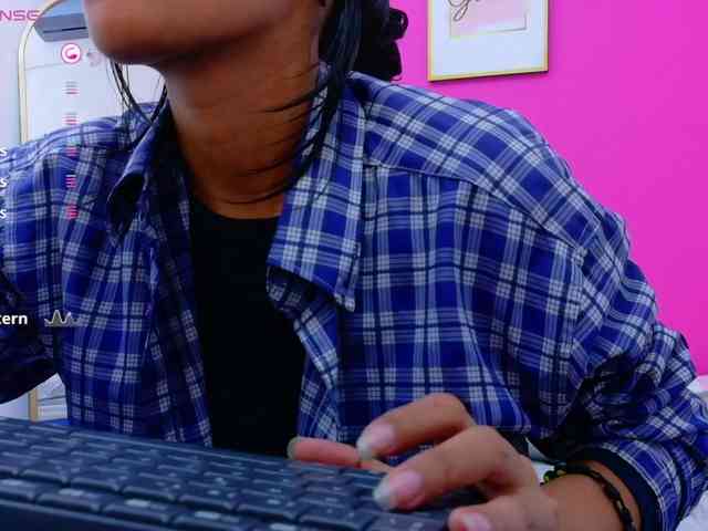 yourcuteneighbourr webcam