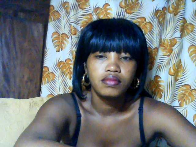 kylie11's BongaCams show and profile