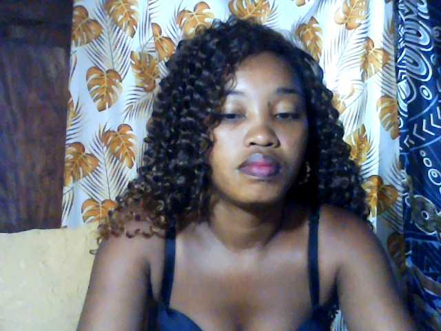 kylie11's BongaCams show and profile