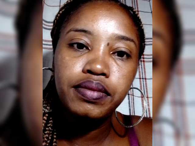 le modèle kylie11 est en webcam porno dans un show sur le site bongacams, il possède les tags suivants: Ebony,Brunette,Shaved