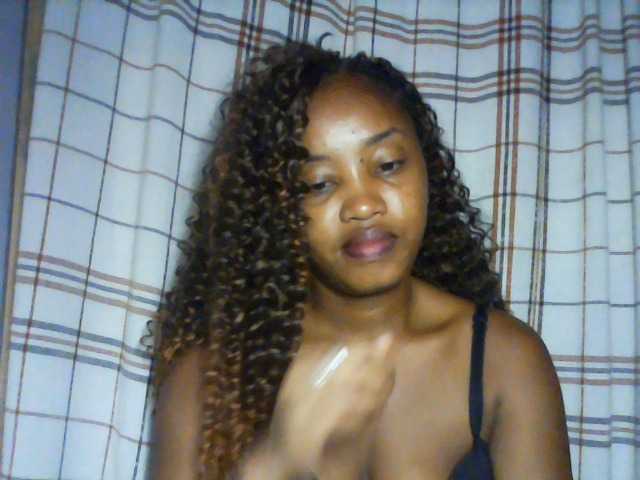 kylie11's BongaCams show and profile