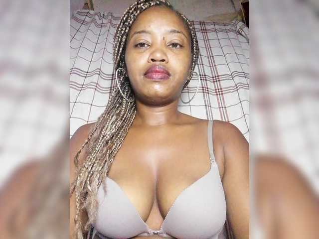 kylie11 Live Cam on BongaCams