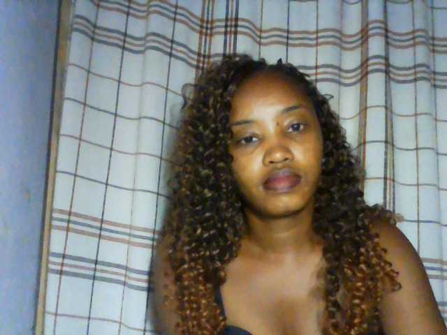 kylie11's BongaCams show and profile