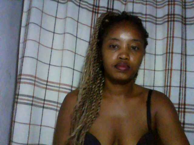 kylie11 Live Cam on BongaCams