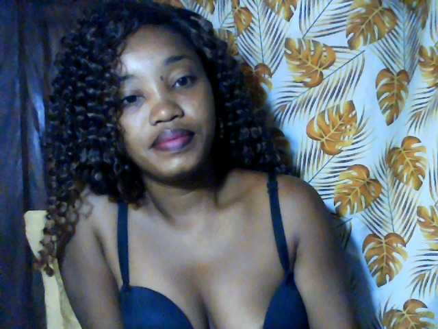 kylie11's BongaCams show and profile