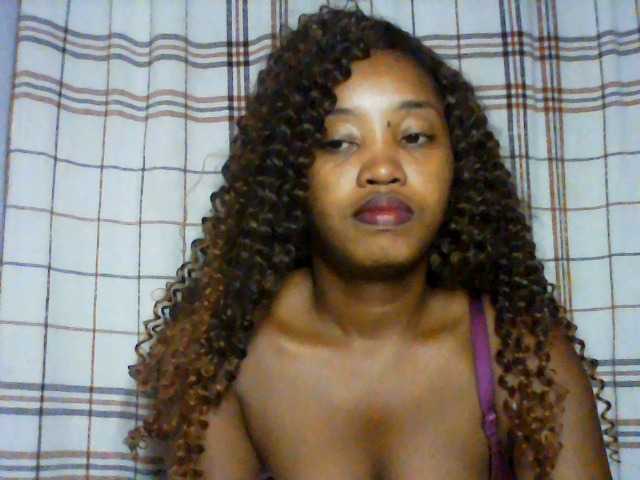 kylie11's BongaCams show and profile