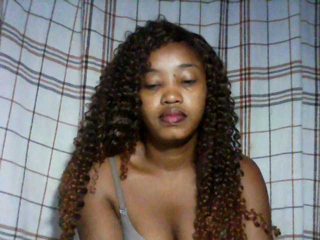 kylie11's BongaCams show and profile