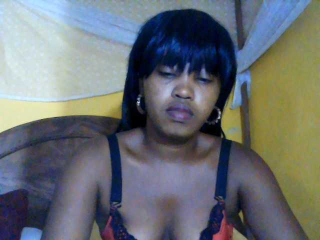 kylie11's BongaCams show and profile