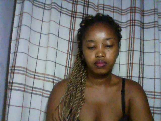 kylie11 Live Cam and Statistics on UnifiedCams