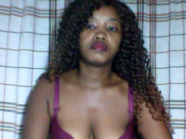 kylie11's BongaCams show and profile