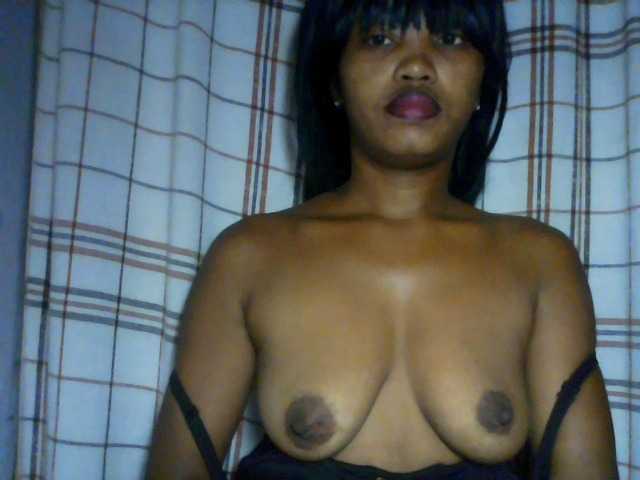 kylie11's BongaCams show and profile