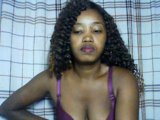 kylie11's BongaCams show and profile