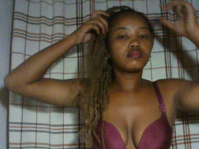 kylie11's BongaCams show and profile