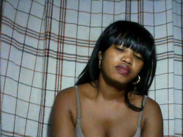 kylie11's BongaCams show and profile