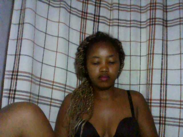 kylie11 Live Cam on BongaCams