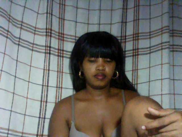 kylie11's BongaCams show and profile