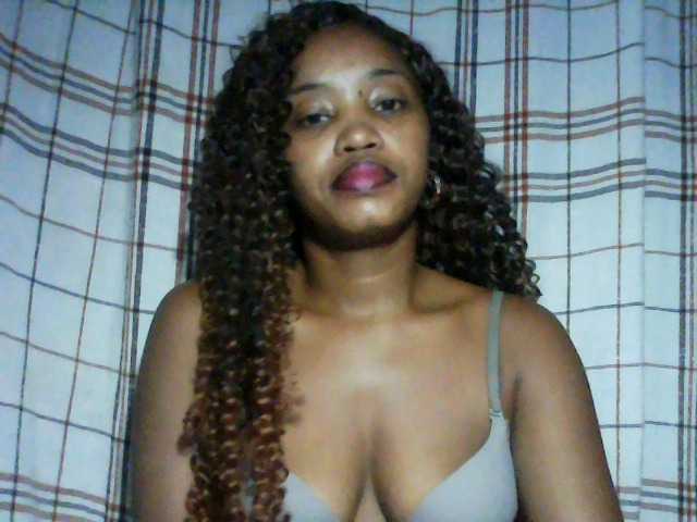 kylie11's BongaCams show and profile